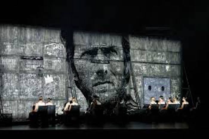 Vue du spectacle la Notte Morricone par la troupe Aterballetto. Photo de Christophe Bernard